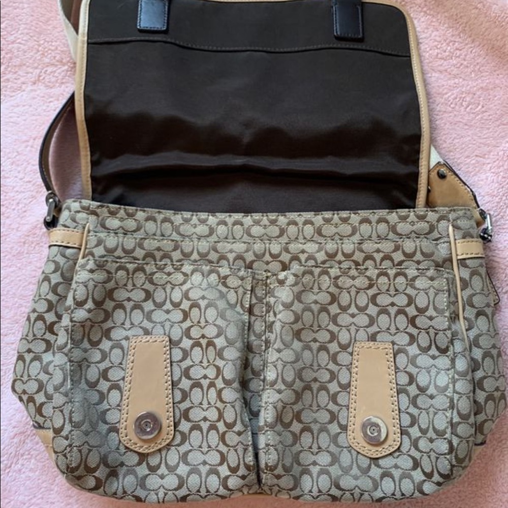 Coach - Picture 2 of 4